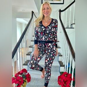 $20 (NIB)Jordann Jammie’s- Holiday Cheer Jogger Jammie set SM. MSRP $48